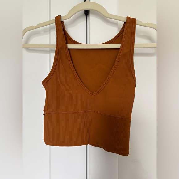 Lululemon Power Pivot Ribbed Cropped Tank 🍂 - Picture 4 of 4